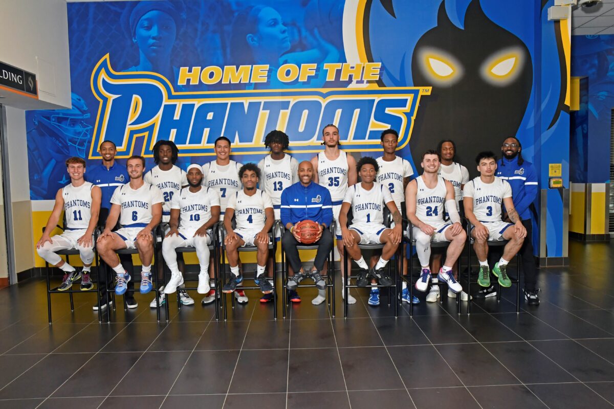 A group photo of the 2025-2026 Delaware County Community College men's basketball team.